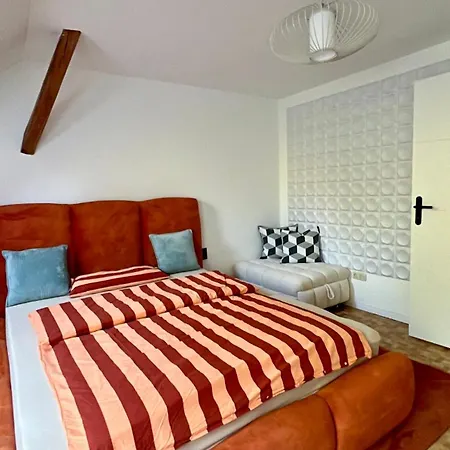 Hof27- Mansarde Appartement *